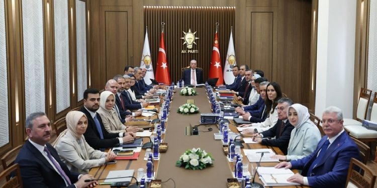 تركيا.. الحزب الحاكم يقيل رؤساء شعب 7 ولايات