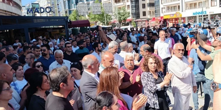 اعتقال 5 في وان لاعتراضهم على عزل عمدة هكاري