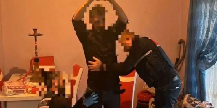 تركيا.. توقيف 63 مهرب لاجئين