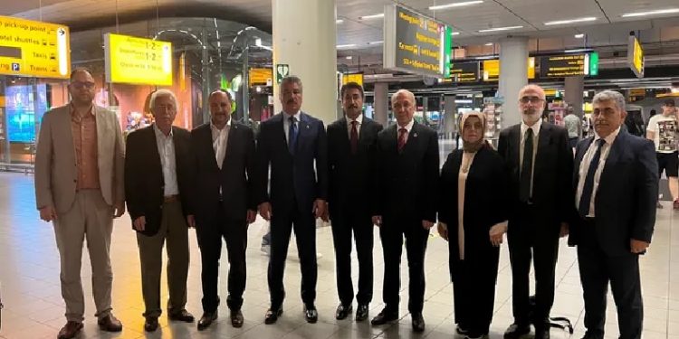 محامون أتراك يتوجهون إلى “لاهاي” لمناقشة الجرائم الإسرائيلية في غزة