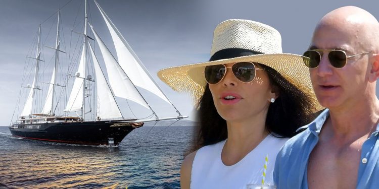 يخت أغنى رجل في العالم يرسو في سواحل بودروم التركية