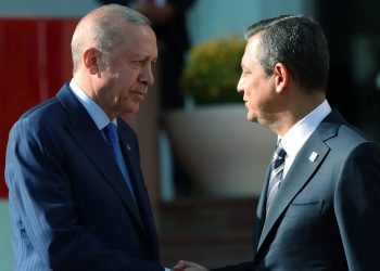 ماذا حدث في لقاء أردوغان مع زعيم المعارضة التركية أوزجور أوزال؟