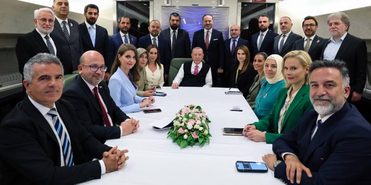 صحفي تركي: أردوغان قد يقيل هؤلاء الوزراء من مناصبهم