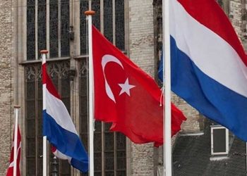 هولندا تطبق شروطًا على الأتراك لمنحهم الإقامة الدائمة