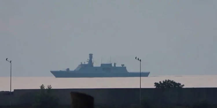 سفينة حربية لحماية أردوغان في مسقط رأسه ريزه