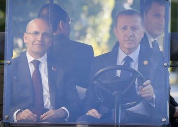 استطلاع رأي: اقتصاد تركيا يدار بشكل سيء