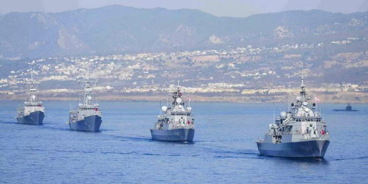 كاثيميريني: تركيا تنشر سفن عسكرية قرب جزر يونانية