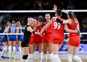 منتخب تركيا للكرة الطائرة سيدات يستهل الأولمبياد بمعجزة