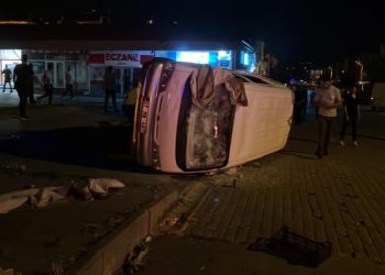 أتراك يشعلون النيران بمحلات وسيارات السوريين في قيصري