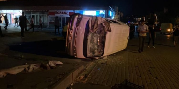 أتراك يشعلون النيران بمحلات وسيارات السوريين في قيصري