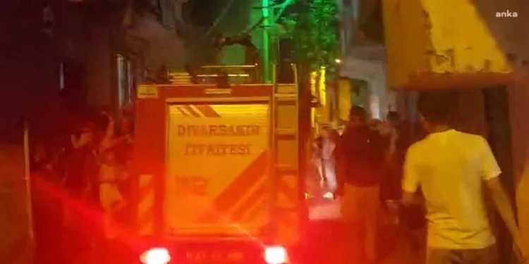 إضرام النيران في منزل به 5 سوريين في ديار بكر