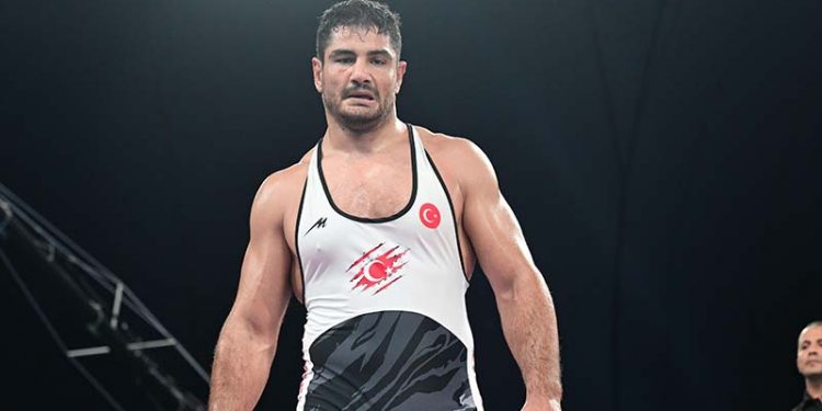 المصارع التركي طه أكغول يعتزل بعد فوزه بالبرونزية