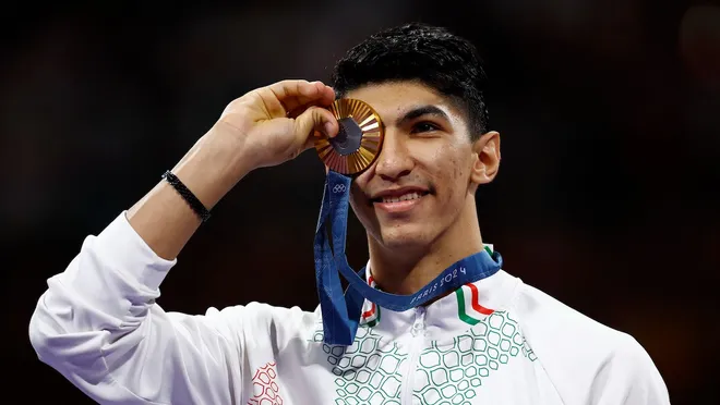الرياضي الإيراني الكردي آريان سليمي يفوز بميدالية ذهبية أولومبية