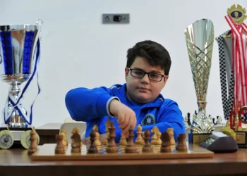 منح لقب “الأستاذ الكبير” في الشطرنج لصبي تركي!