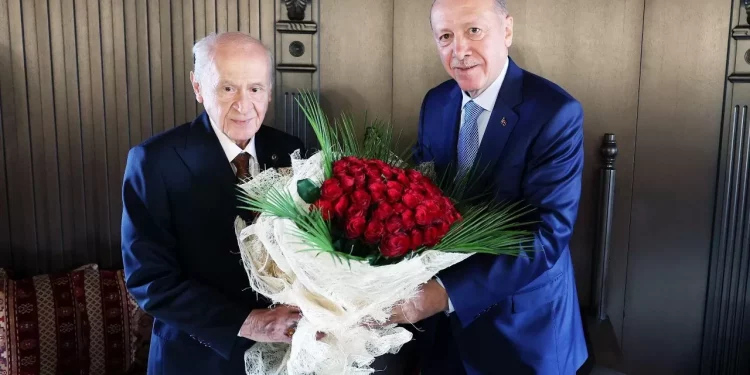 أردوغان يهدي حليفه 76 وردة حمراء!