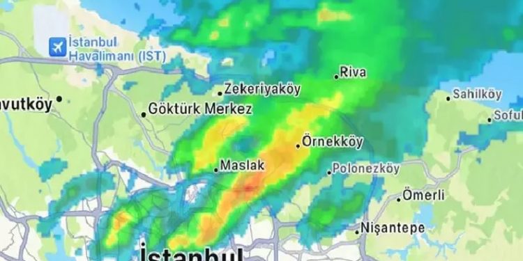 أمطار غزيرة تغرق إسطنبول وتحول شوارعها لبحيرات.. فيديو