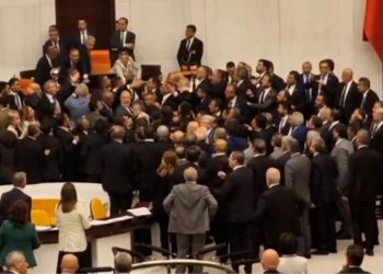 هل تركيا معرضة لاضطرابات سياسية عنيفة؟