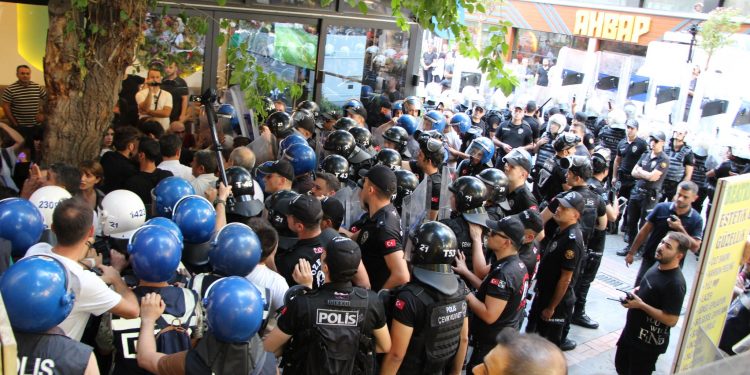 الحزب الكردي ينظم مسيرات في 3 ولايات