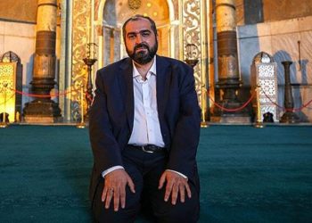 إمام آيا صوفيا السابق يدعو لإزالة العلمانية من الدستور الجديد