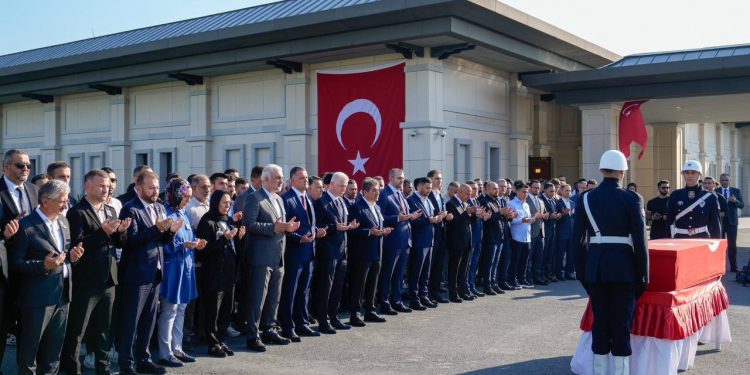 تشييع جثمان الشهيدة التركية بنيران الإحتلال “عائشة نور”