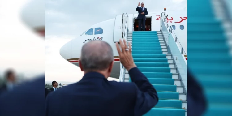 الرئيس السيسي يغادر تركيا وأردوغان يودعه