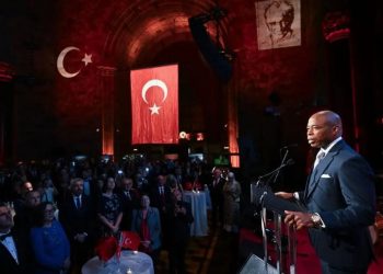 هل تلقى عمدة نيويورك رشاوى من تركيا؟