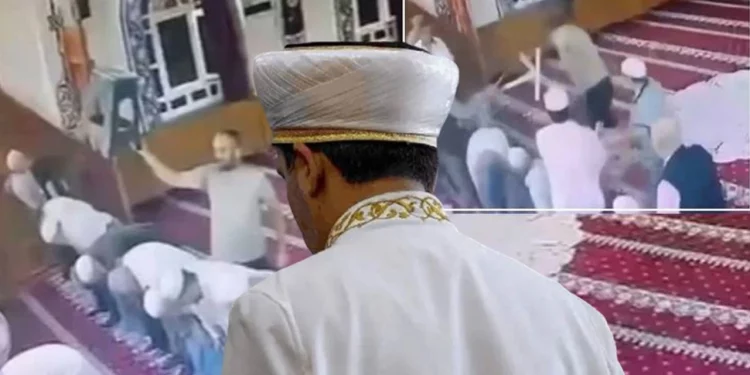 فيديو.. اعتداء على إمام مسجد في تركيا