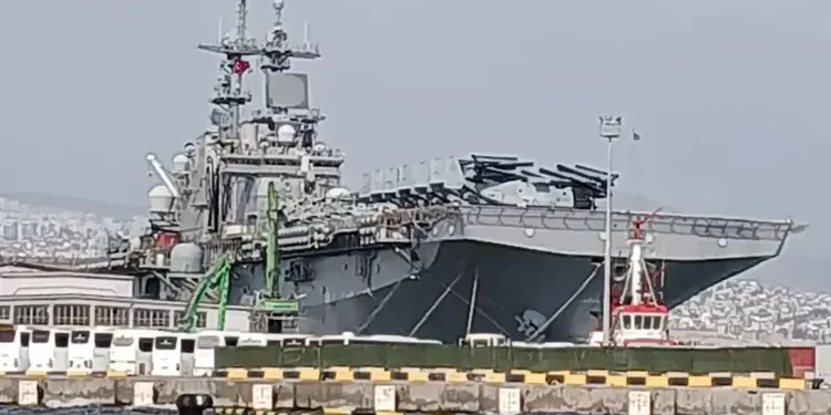 أسطول الحماية الإسرائيلي يرسو في ميناء “إزمير”