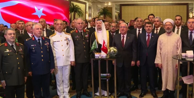 وزير الدفاع وقيادات الجيش التركي يحتفلون باليوم الوطني السعودي