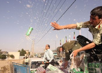 خمور مغشوشة تتسبب بمقتل 4 وتسمم العشرات في إيران