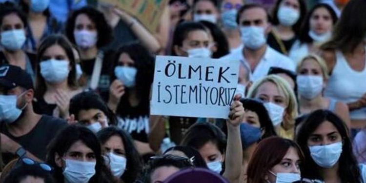 استطلاع: 76% يعتقدون أن النساء غير آمنات في تركيا