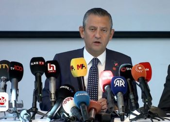 أوزغور أوزال: المشكلة الكردية هي الأكبر في تركيا