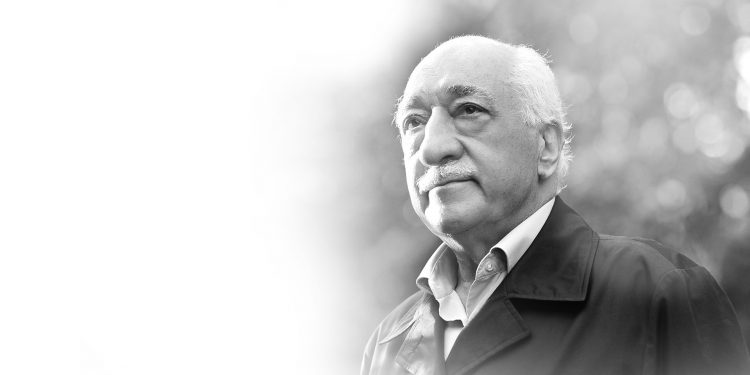 “سكت صوت السلام”.. علماء وكتاب وأطباء ينعون فتح الله كولن