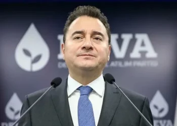 باباجان رئيسا لحزب الديمقراطية والتقدم من جديد