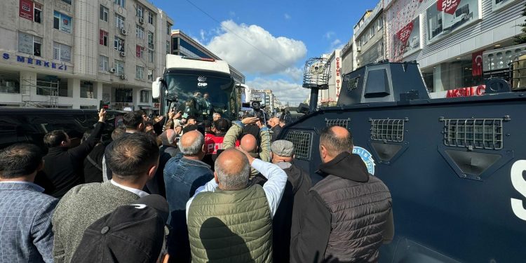 زعيم المعارضة التركية يدعو للاحتشاد في إسطنبول