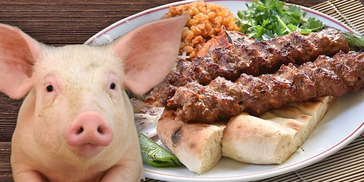 تركيا.. اتهامات لسلسلة مطاعم شهيرة باستخدام لحم الخنزير