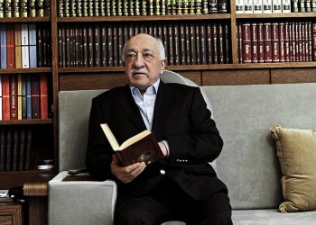 سياسيون ورجال دين هولنديون ينعون فتح الله كولن