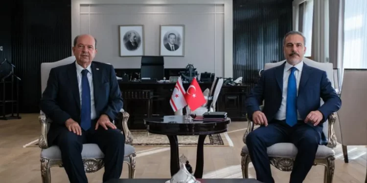 هاكان فيدان يلتقي رئيس جمهورية شمال قبرص التركية