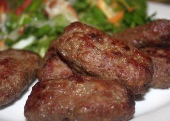 صحفي: سلسلة مطاعم شهيرة في تركيا تقدم لحم خنزير!