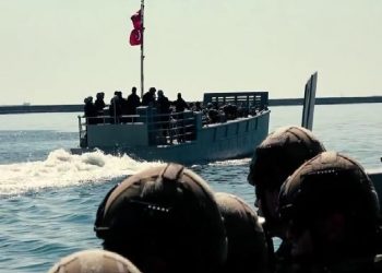 سفن الإجلاء التركية تصل بيروت