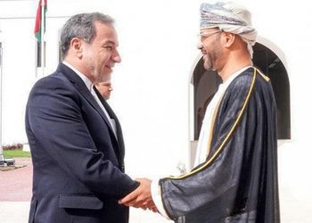 وزير الخارجية الإيراني يلتقي مسؤولا حوثيا كبيرا في سلطنة عمان