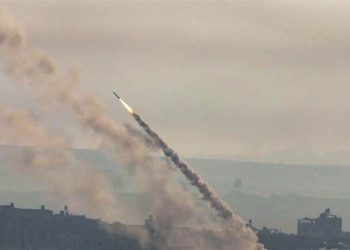 كتائب القسام تمطر تل أبيب بالصواريخ في ذكرى 7 أكتوبر