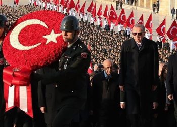أردوغان ورئيس البرلمان وقادة الأحزاب يتوافدون على ضريح أتاتورك