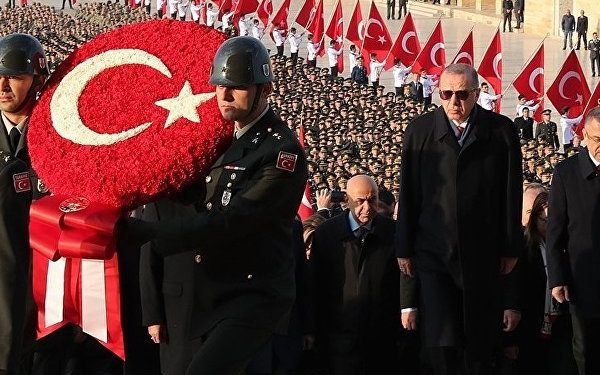 أردوغان ورئيس البرلمان وقادة الأحزاب يتوافدون على ضريح أتاتورك