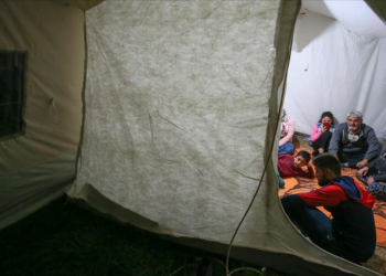 التحالف الحاكم يرفض توفير الكهرباء والغاز مجانا لضحايا الزلزال