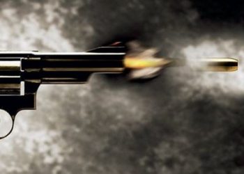 بدمٍ بارد وفي المقهى.. يطلق النار على صديقه حتى الموت (بالفيديو)