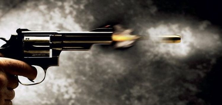 بدمٍ بارد وفي المقهى.. يطلق النار على صديقه حتى الموت (بالفيديو)