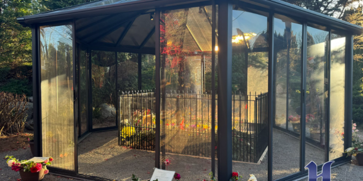 محبي كولن يواصلون زيارة قبره من كل أنحاء العالم