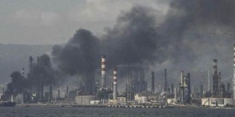 انفجار في منشآت مصافي البترول التركية في إزميت