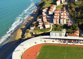 تركيا تفتتح أقرب ملعب إلى البحر في مدينة “سينوب”